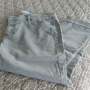 🥳 BOGO 🥳LOFT petite skinny crop jeans